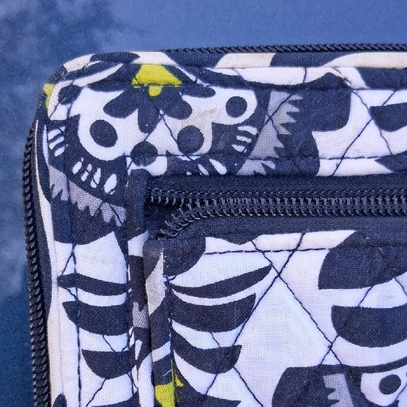 Vera Bradley Black and White Floral Phone Case with Yellow Accents - Picture 8 of 9